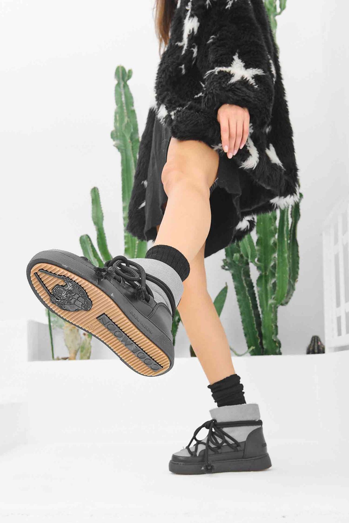 Cool Moon Sheepskin Women's Sneaker 355083  - Black