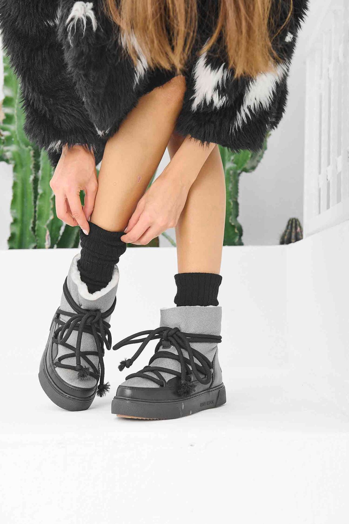 Cool Moon Sheepskin Women's Sneaker 355083  - Black