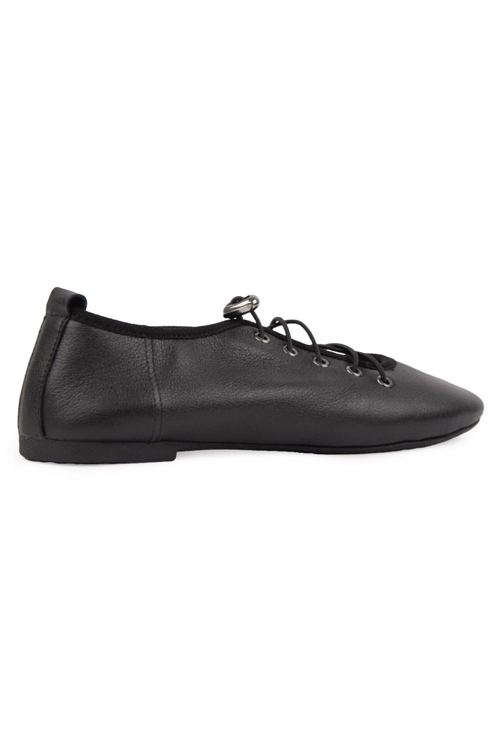 Pegia Leather Lace-Up Flats DG6047  - Black