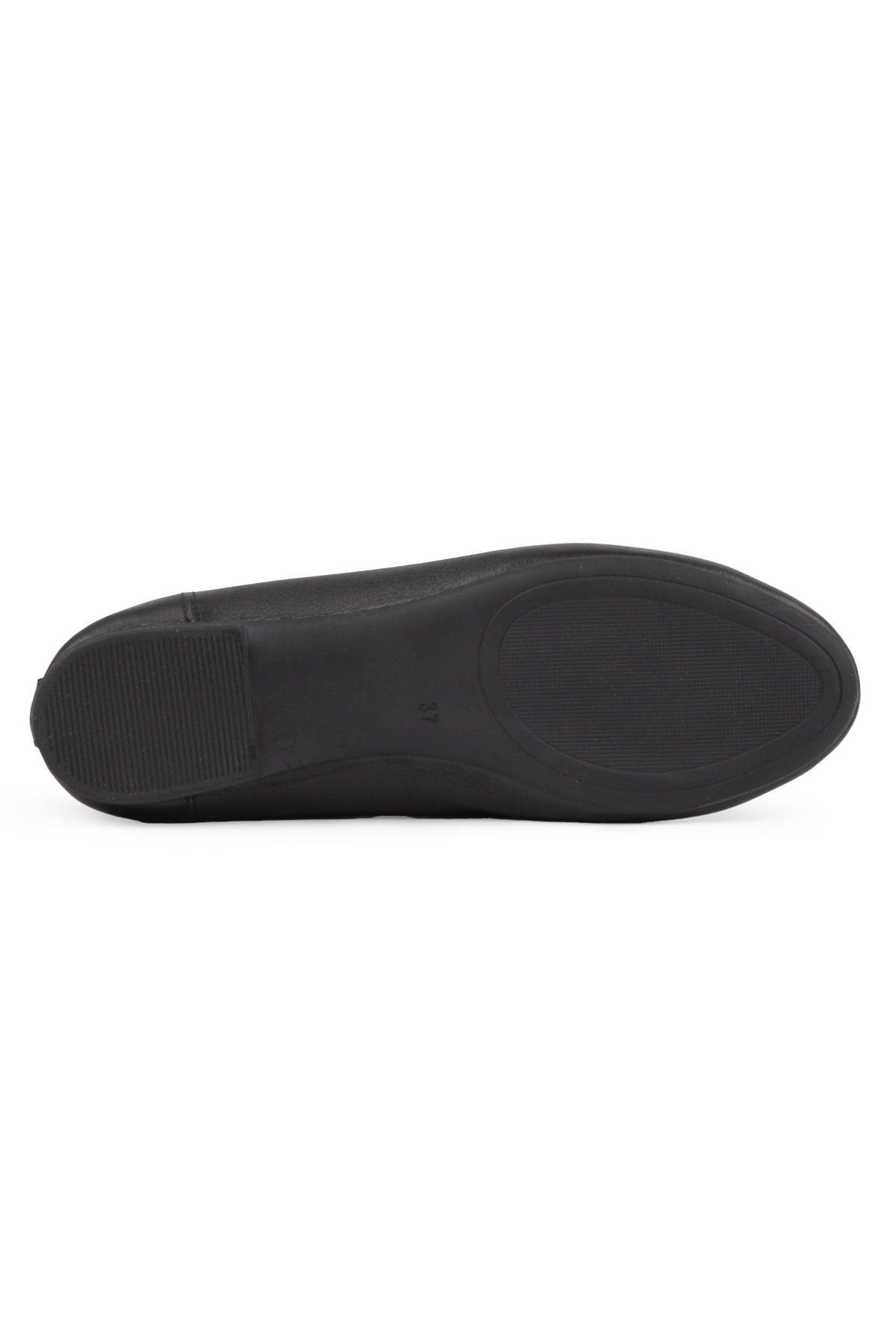 Pegia Leather Lace-Up Flats DG6047  - Black