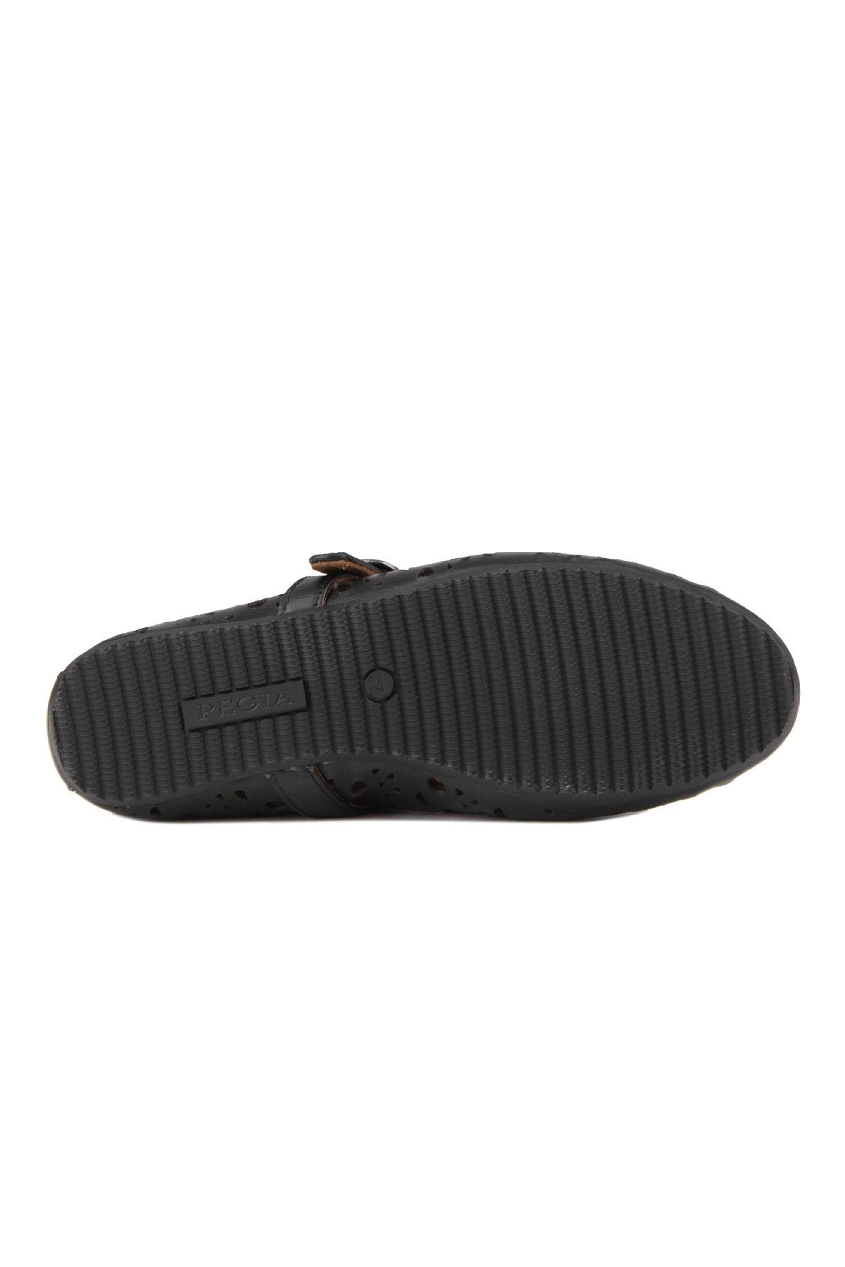 Pegia Women's Leather Ballet Shoes 700952  - Black