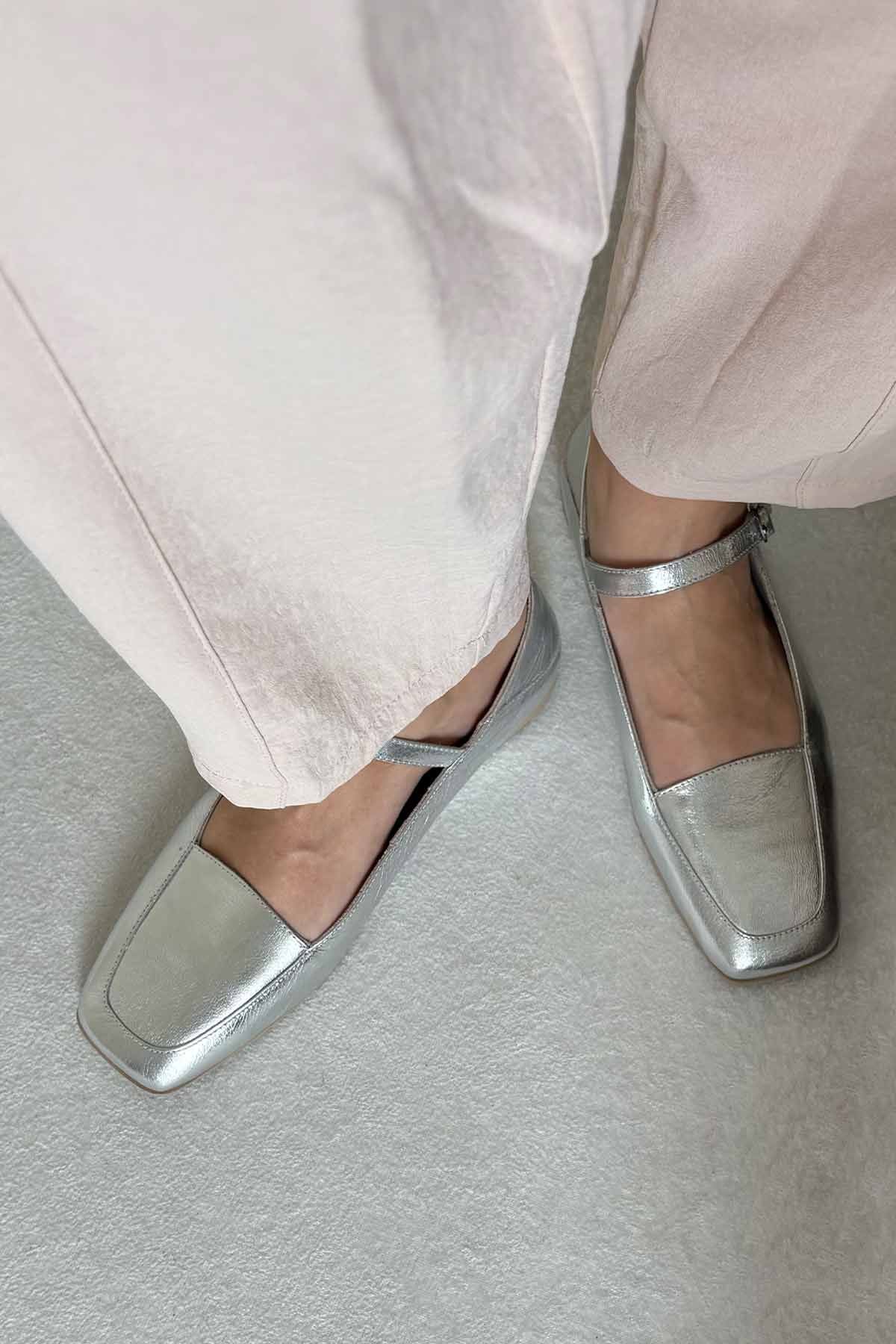 Pegia Women's Leather Ballet Flats DG6065  - Silver