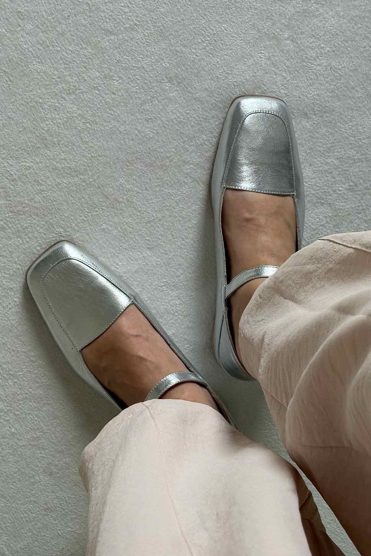 Pegia Women's Leather Ballet Flats DG6065  - Silver