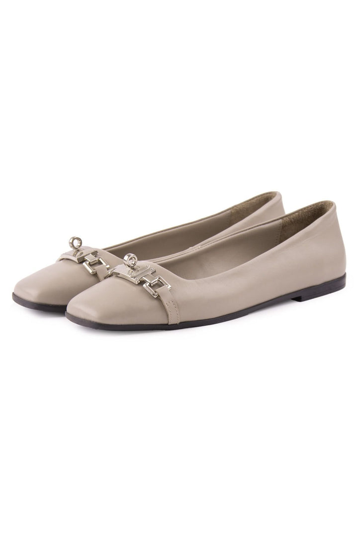 Pegia Women's Leather Buckled Ballerinas DG6032  - Stone