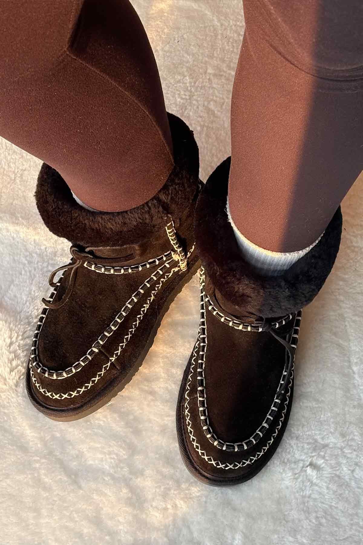 Pegia Women's Sheepskin Boots 191158  - Black