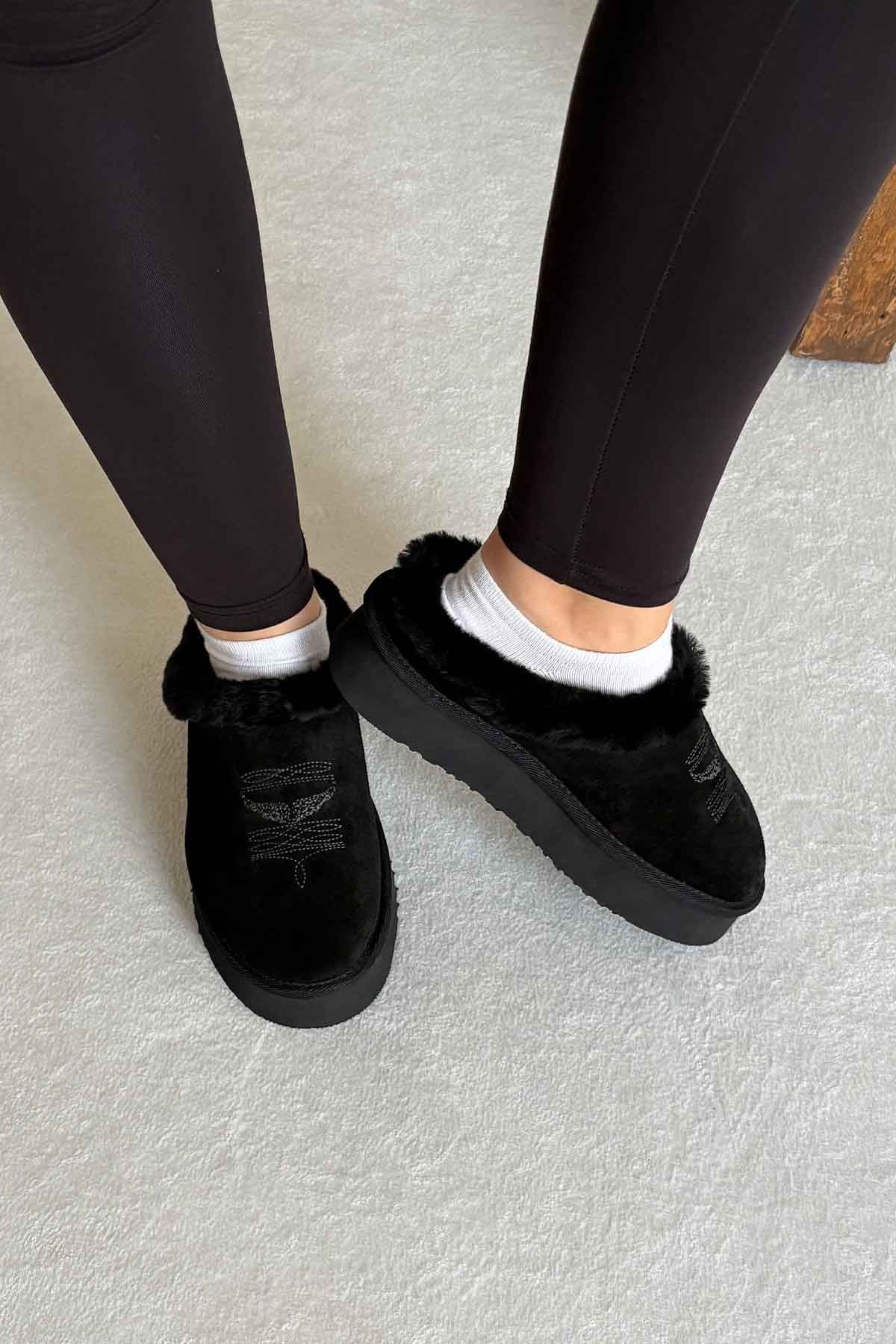 Pegia Women’s Sheepskin Slippers 191157  - Black