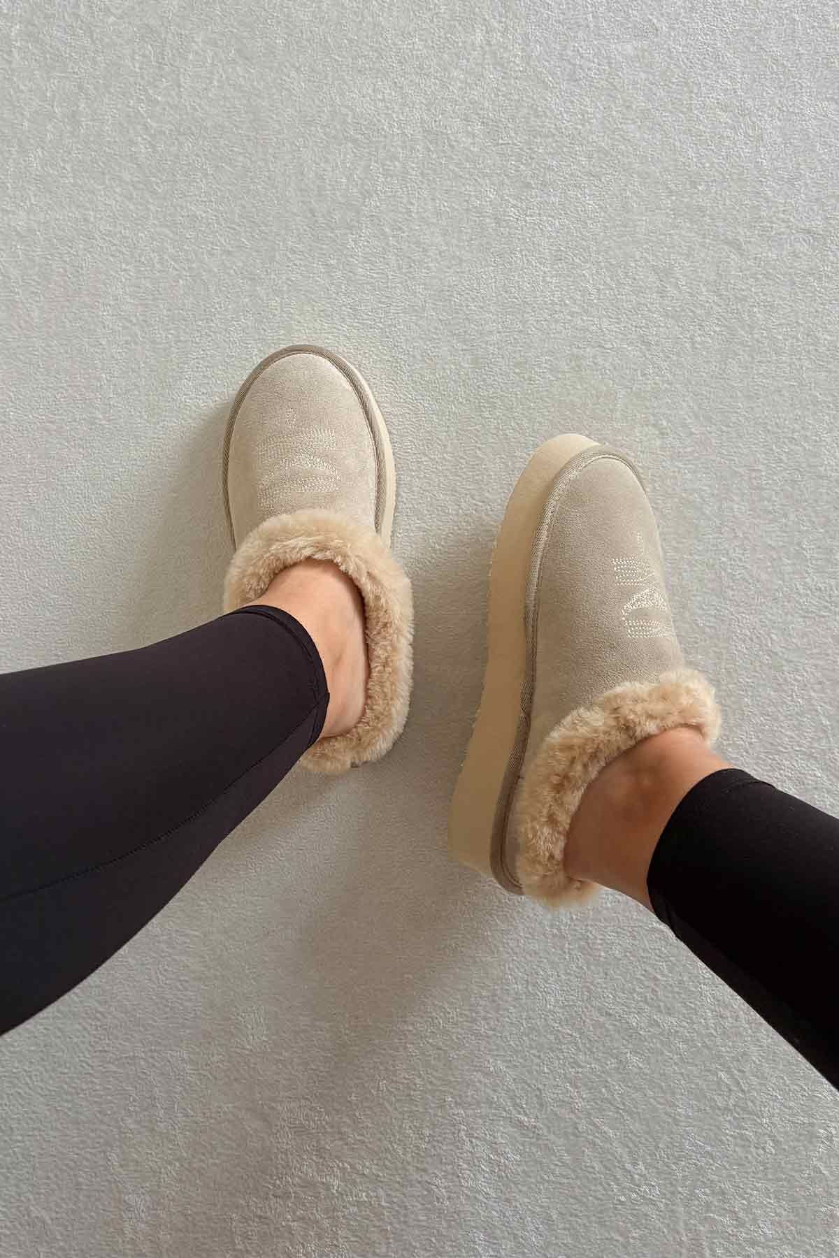 Pegia Women’s Sheepskin Slippers 191157  - Beige
