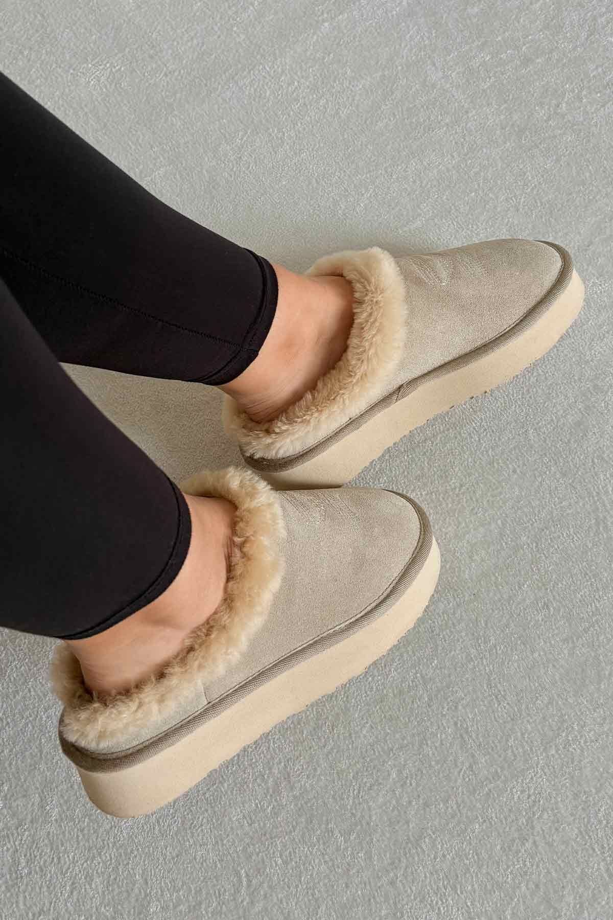 Pegia Women’s Sheepskin Slippers 191157  - Beige