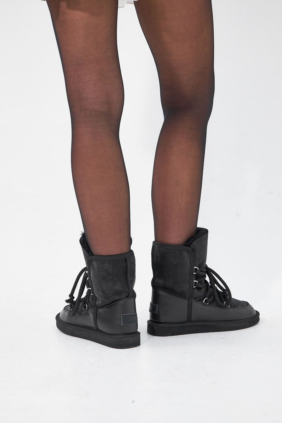 Pegia Lace-up Shearling Women's Boots 191116  - Black