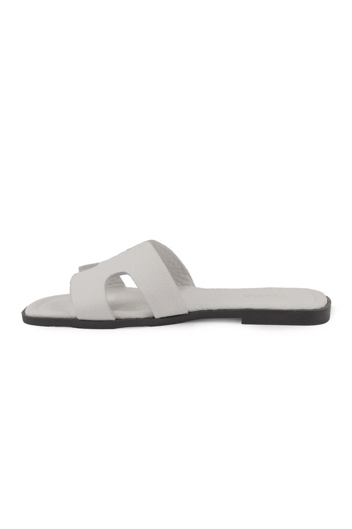 Pegia Vibe Women Leather Slippers 215540  - White
