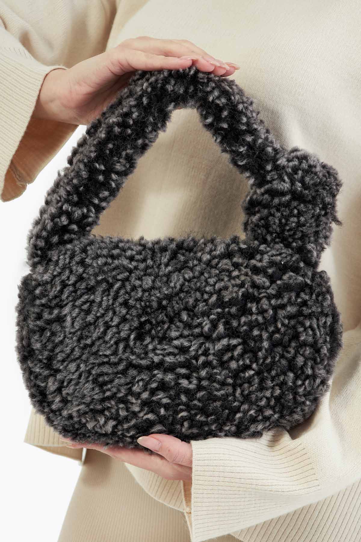 Mini sac à main en peau de mouton de Pegia Lova