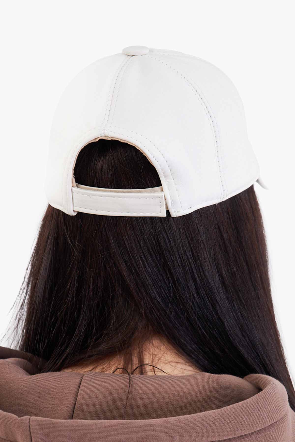 Pegia Pera Leather Cap